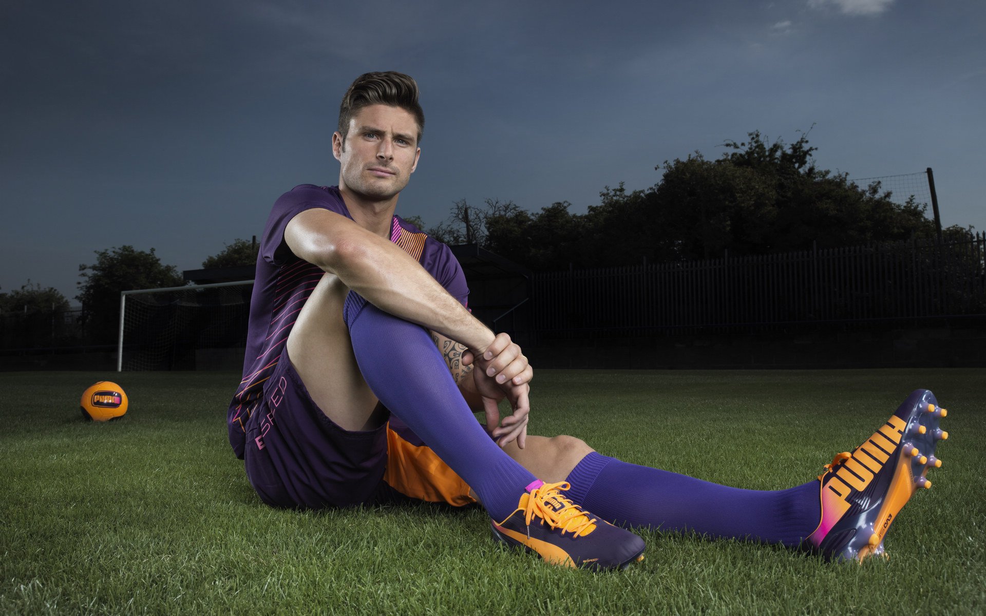 国足边路传中训练成效显著，国足传记